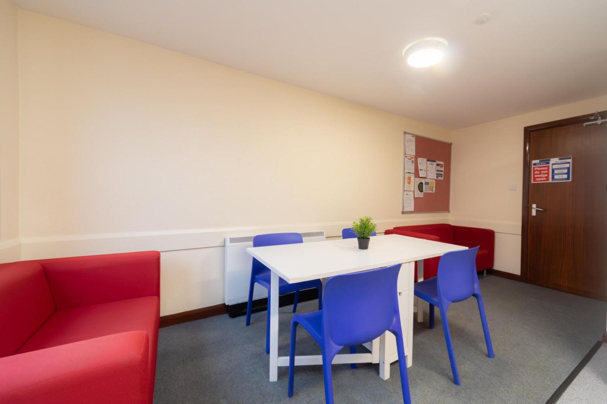 Joivy Economy 4 And 5 Bed Flats, Close To Old Town And Royal Mile - Adults Only Leilighet Edinburgh Eksteriør bilde